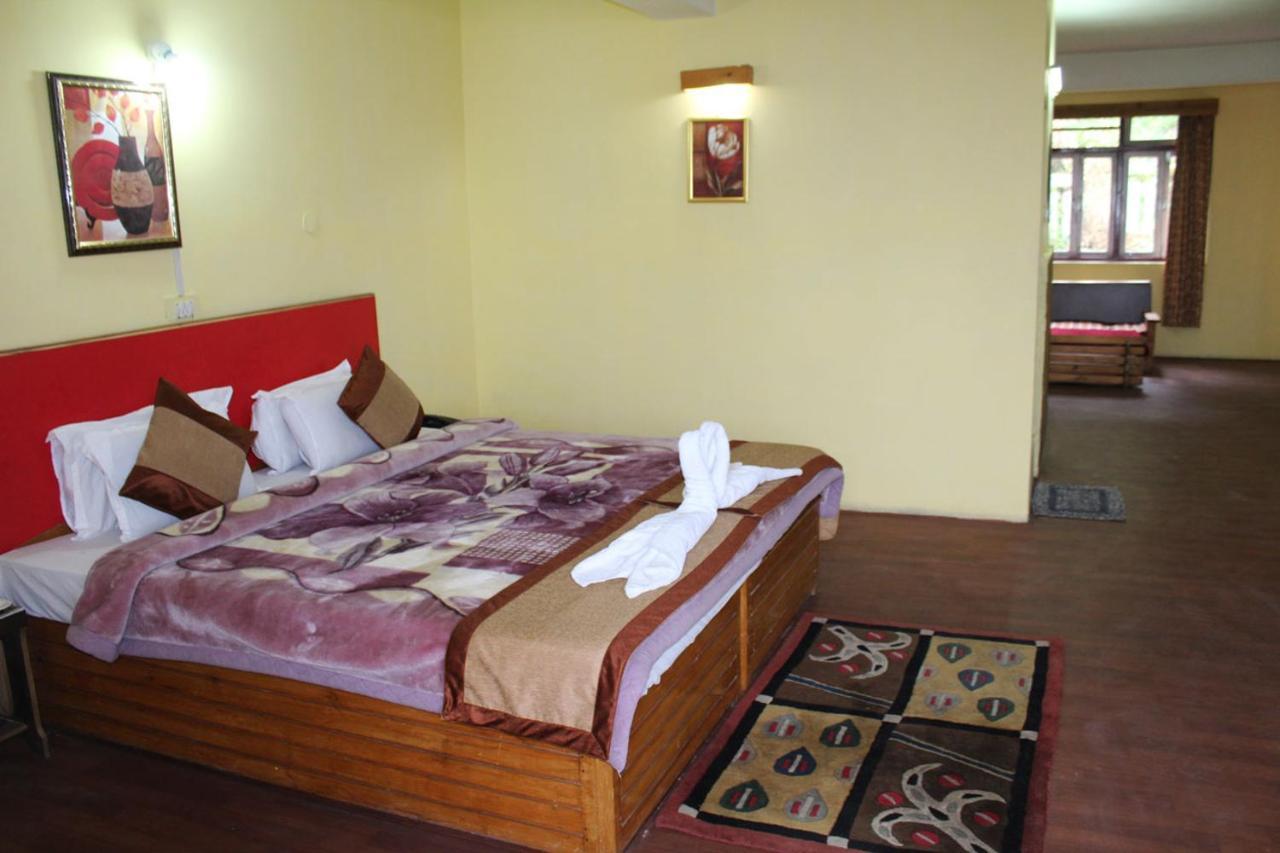 Norling Retreat Hotel Pelling Buitenkant foto