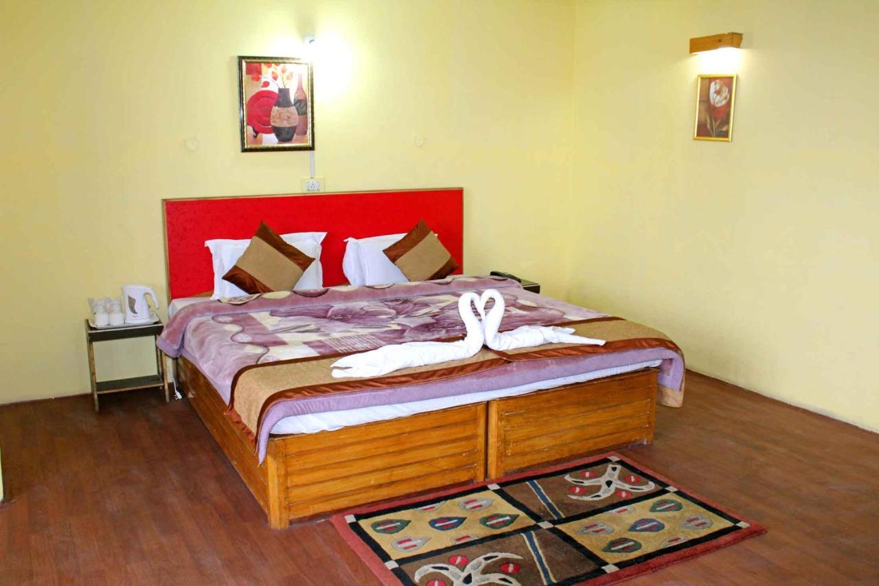 Norling Retreat Hotel Pelling Buitenkant foto