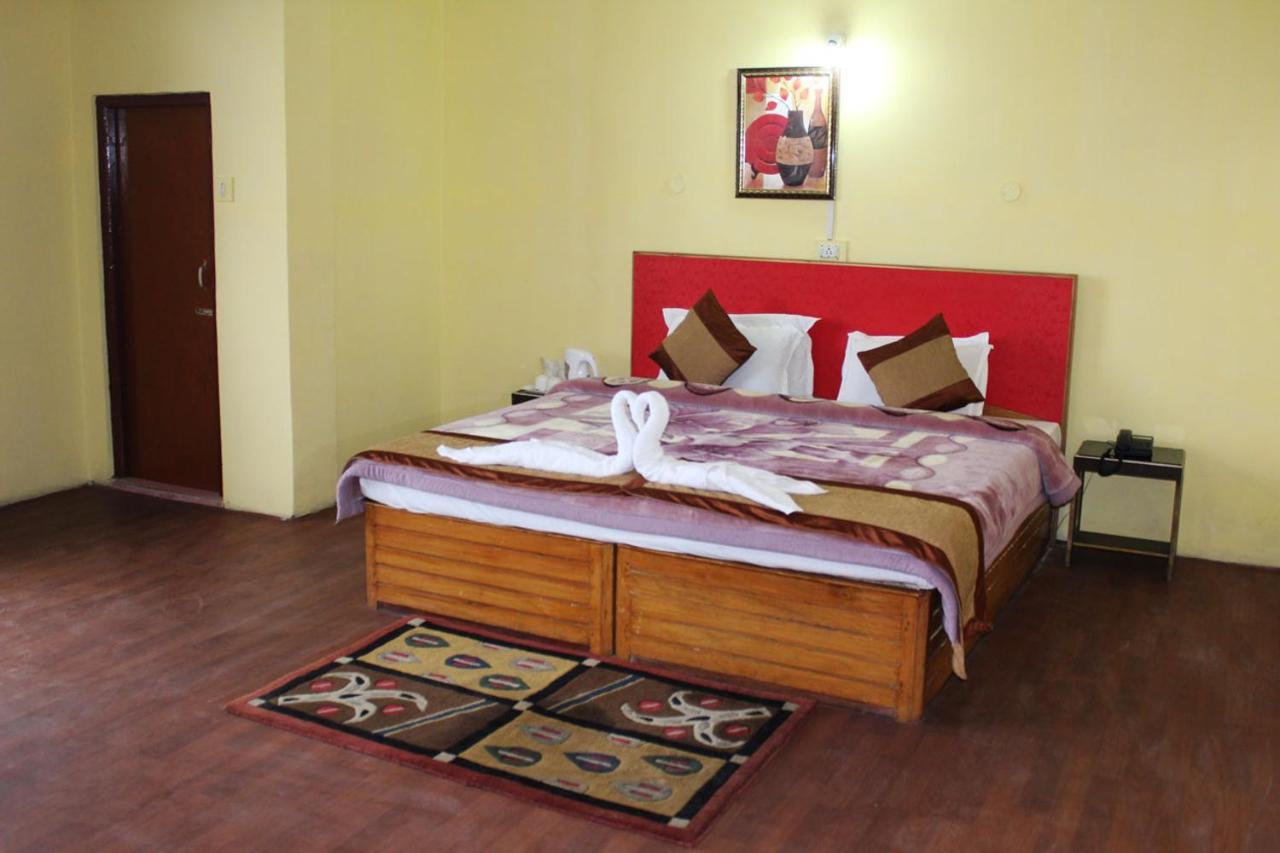 Norling Retreat Hotel Pelling Buitenkant foto